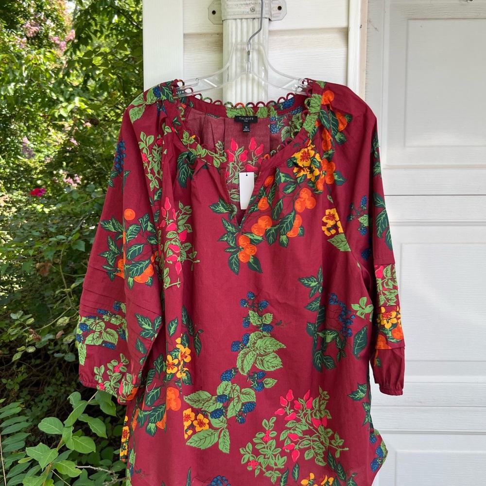 NWT Talbots Gorgeous Maroon Fruit Pattern Scalloped Neck Lace 3/4 Sleeve